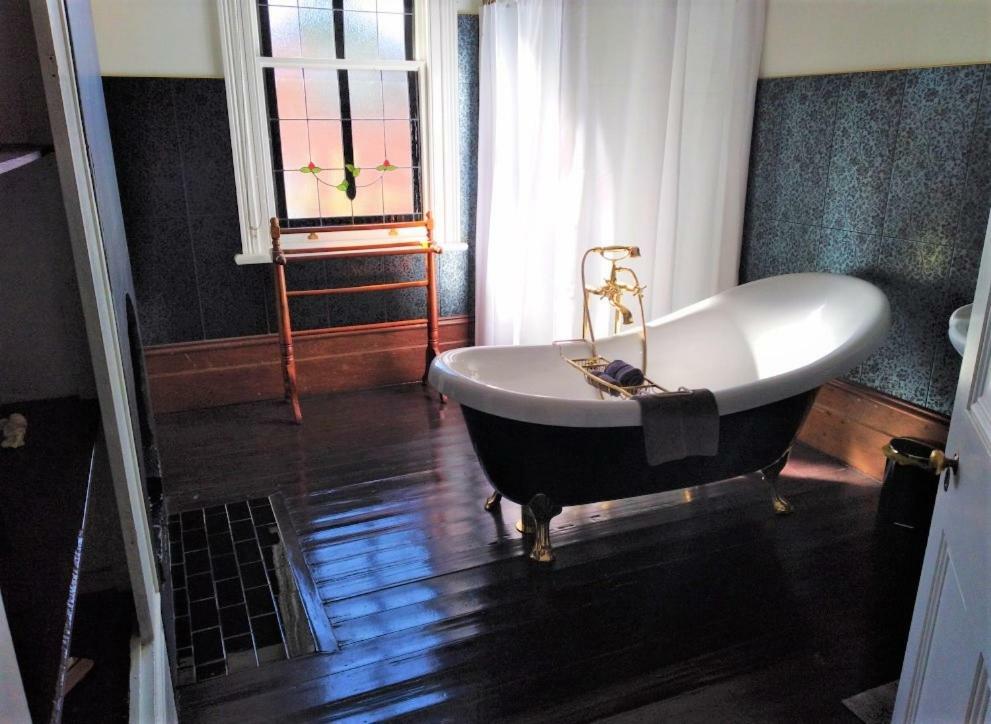 Oakdene Heritage Accommodation St Marys ภายนอก รูปภาพ